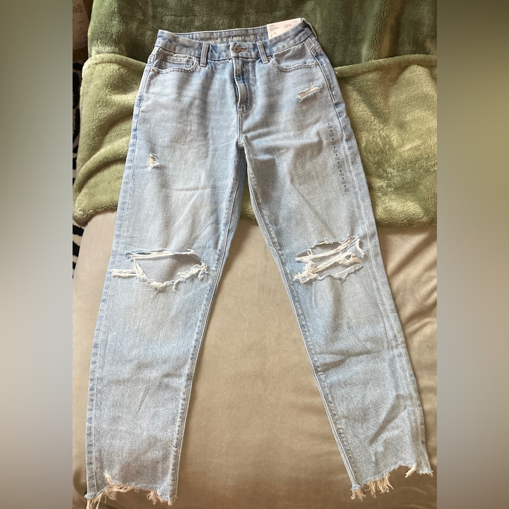 American Eagle Jeans, size 2 curvy mom jean light destroy wash, brand new